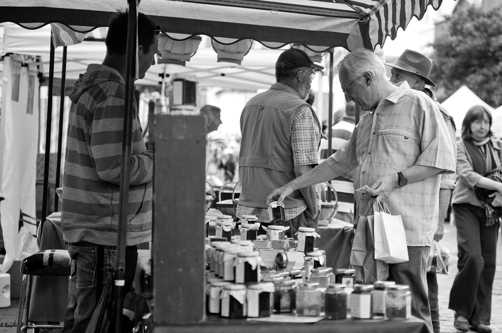 Lewes Farmers Market, Lewes, Sussex, England. Sat, 6 Aug., 2011. 
(c) 2011 Auwyn.com All Rights Reserved