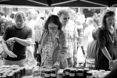 Shoppers @ Lewes Farmers Market, Lewes, Sussex, England. Sat, 6 Aug., 2011. 
(c) 2011 Auwyn.com All Rights Reserved